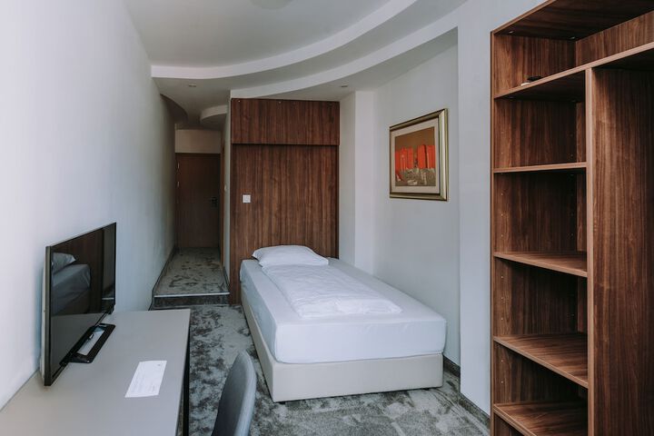 Room 27 of 129