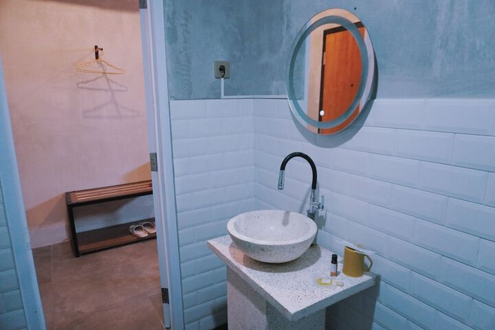 Room 18 of 28