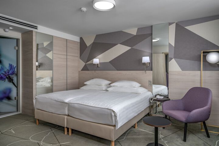 Room 17 of 72