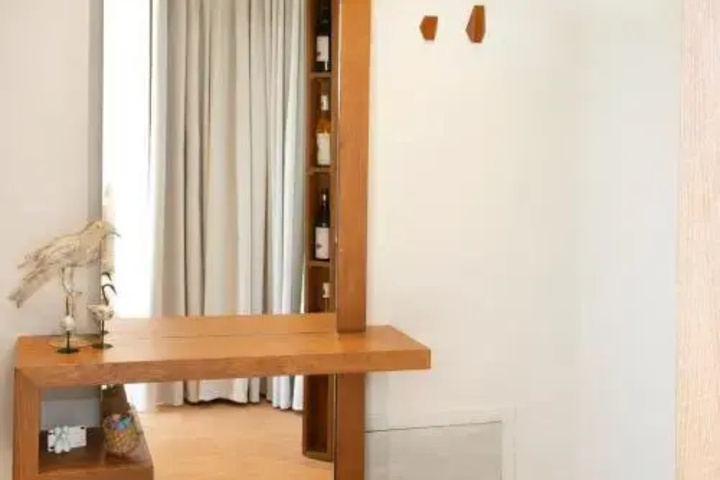 Room 2 of 6
