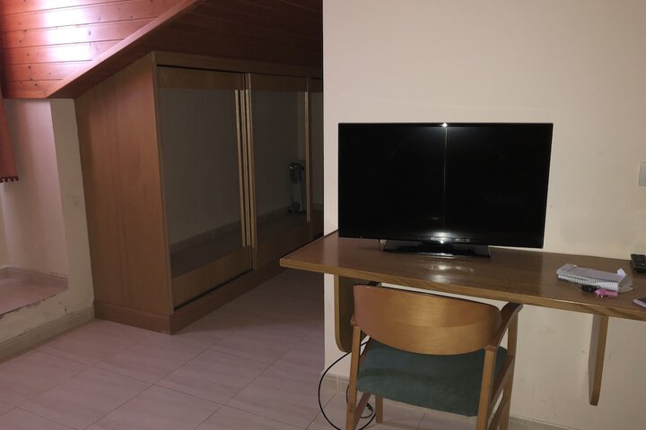 Room 7 of 16