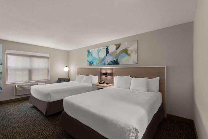 2 Queen Beds (8 of 9)