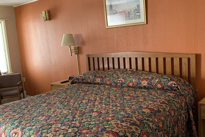Room 6 of 14