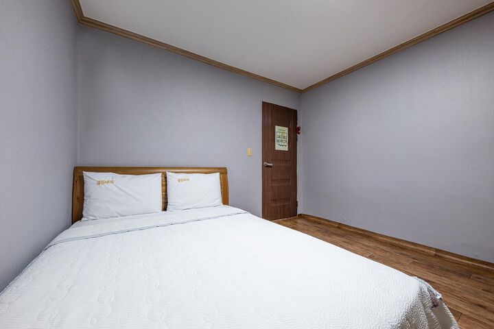 Room 35 of 60
