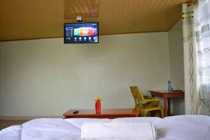 Room 5 of 17