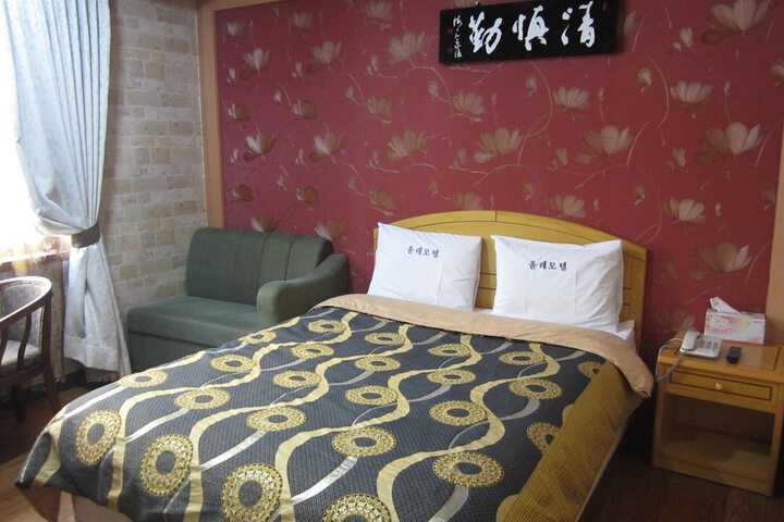 Room 16 of 36