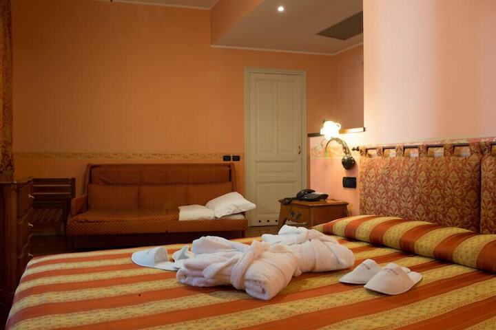 Room 9 of 53