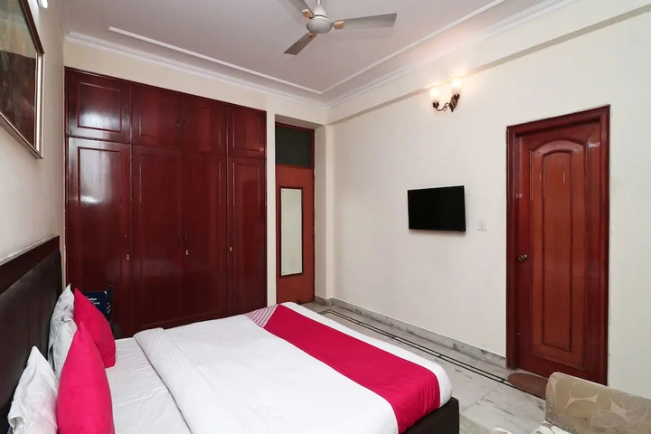 Room 6 of 15