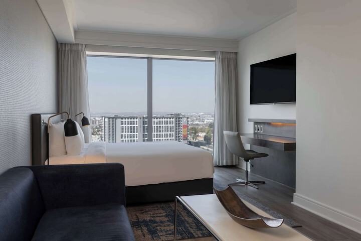 Room 50 of 148