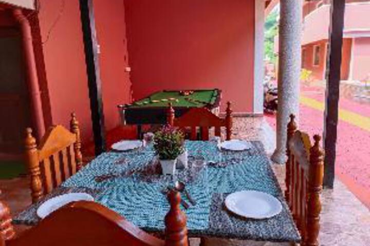 Dining 4 of 23