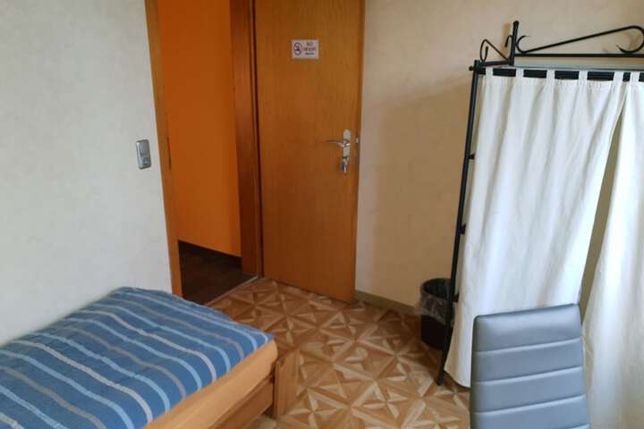 Room 4 of 15
