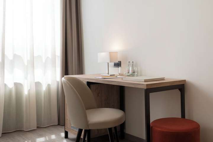 Room 12 of 27