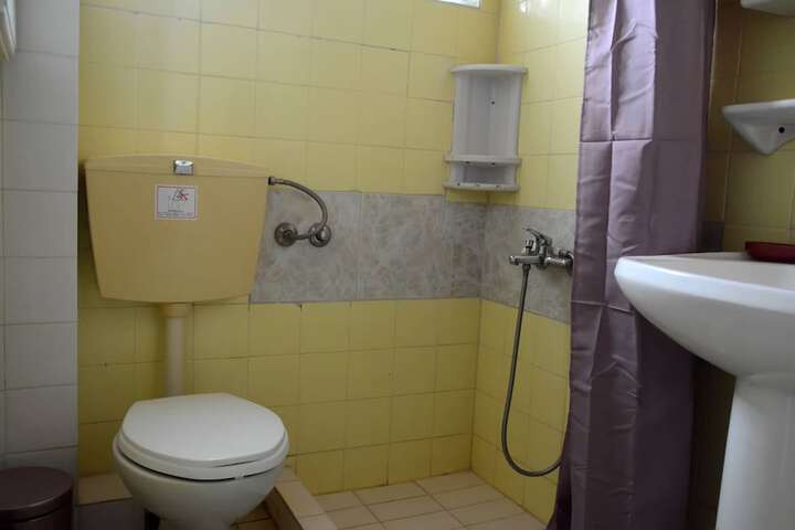 Room 30 of 40