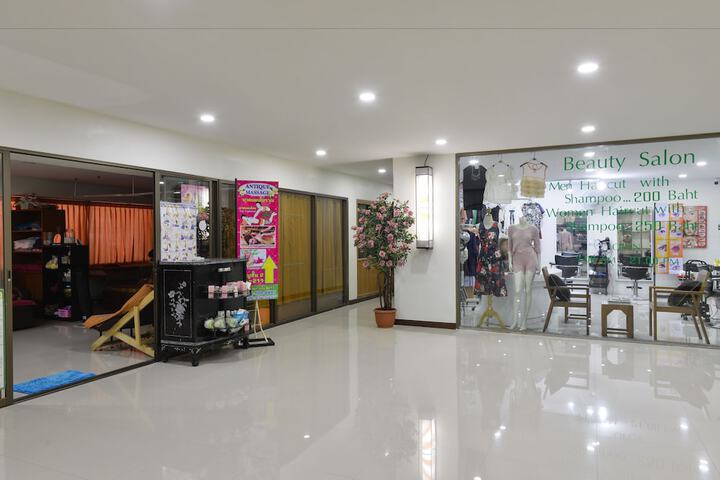 Entrance & Lobby