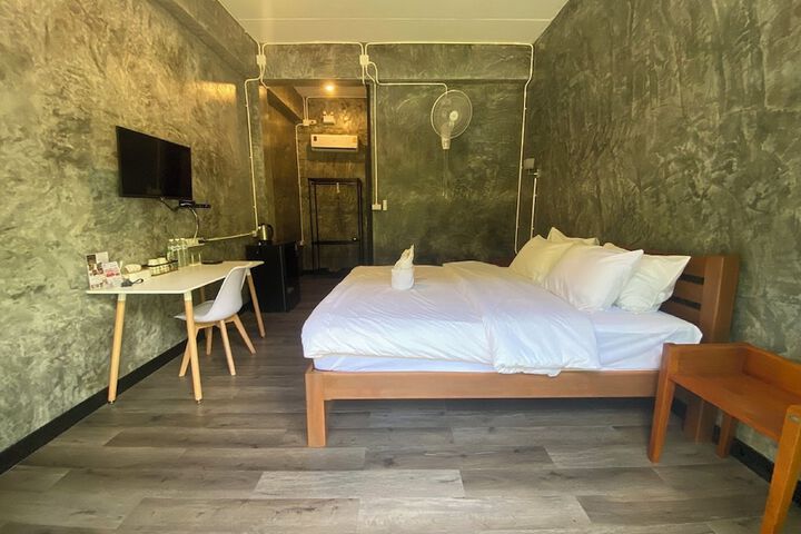 Room 6 of 36