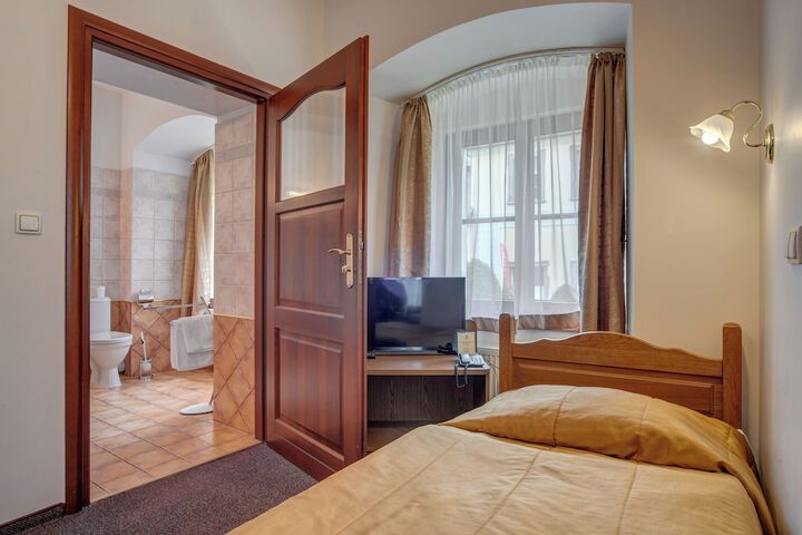 Room 35 of 95