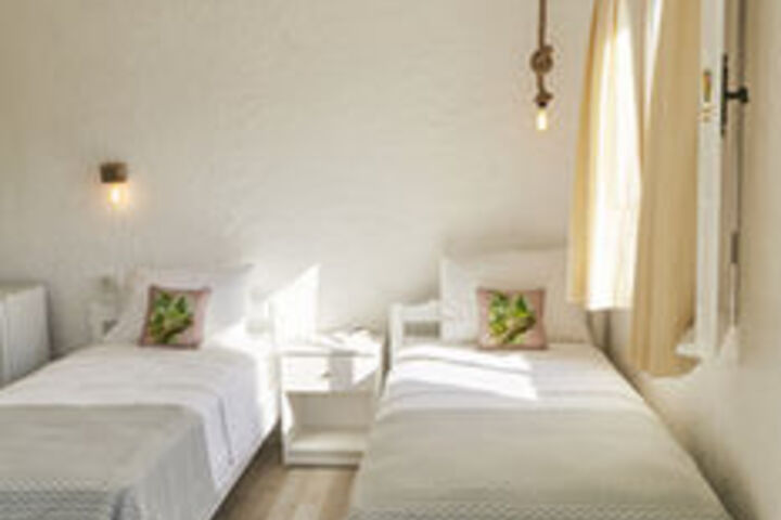 Room 16 of 28