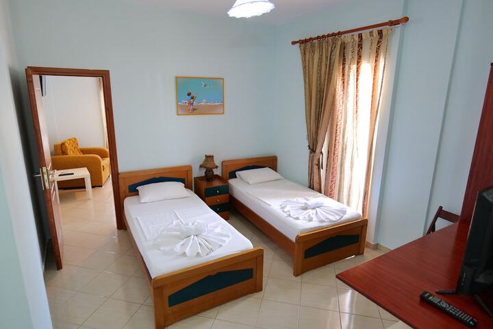 Room 2 of 101