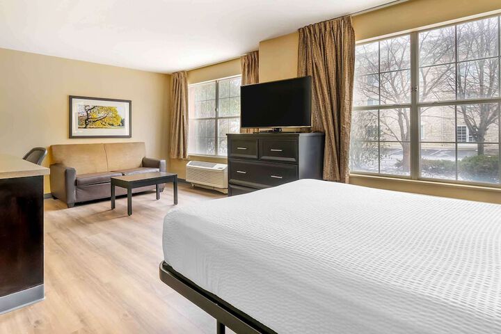 Deluxe Studio 2 Double Beds with Sofa (7 of 10)