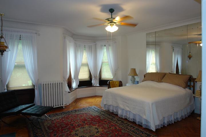 Room 2 of 17