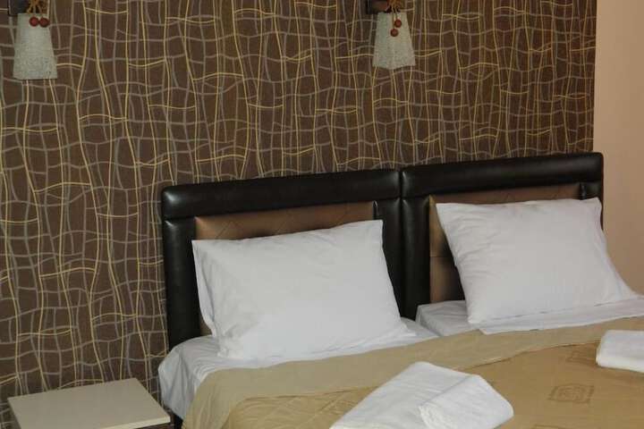Room 13 of 34
