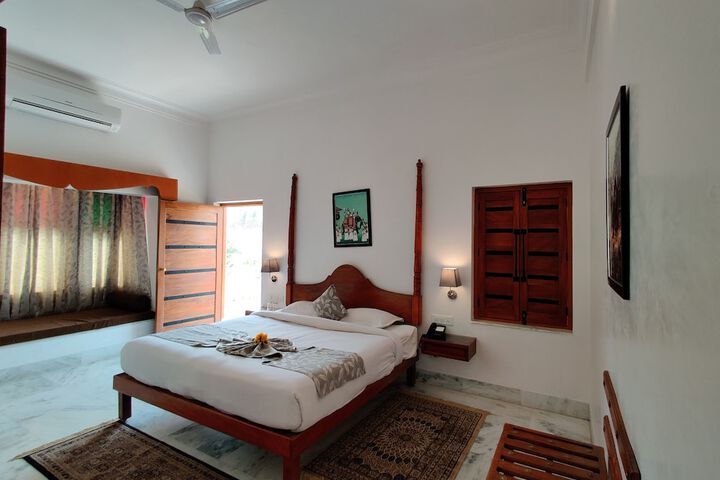 Room 4 of 43
