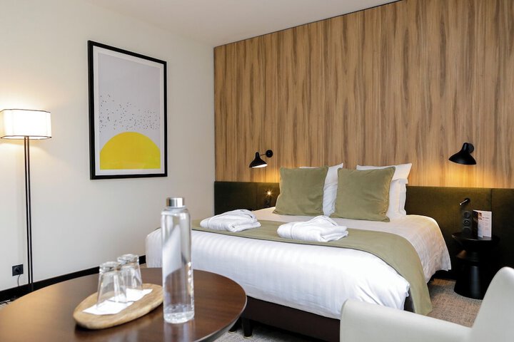 Room 10 of 60
