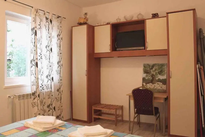 Room 2 of 13