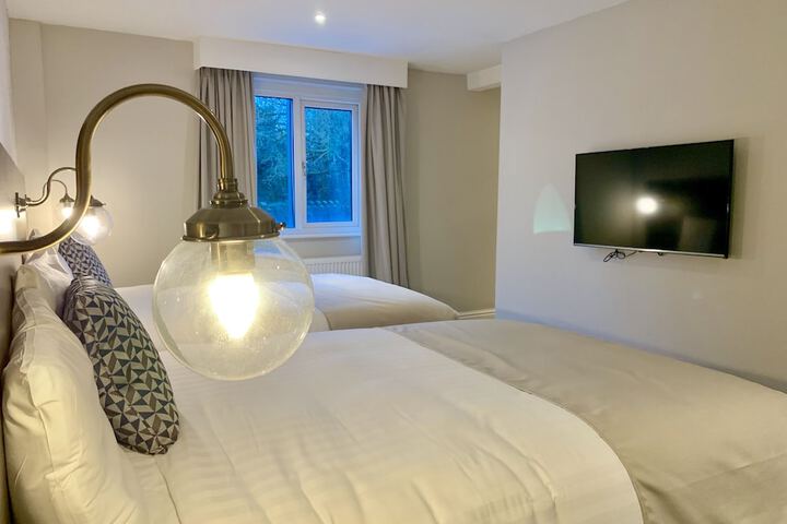 Room 18 of 105