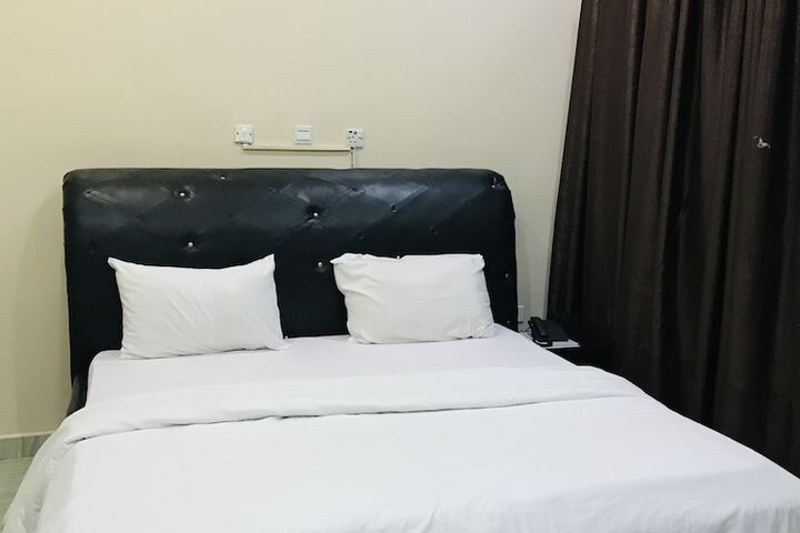 Room 4 of 20