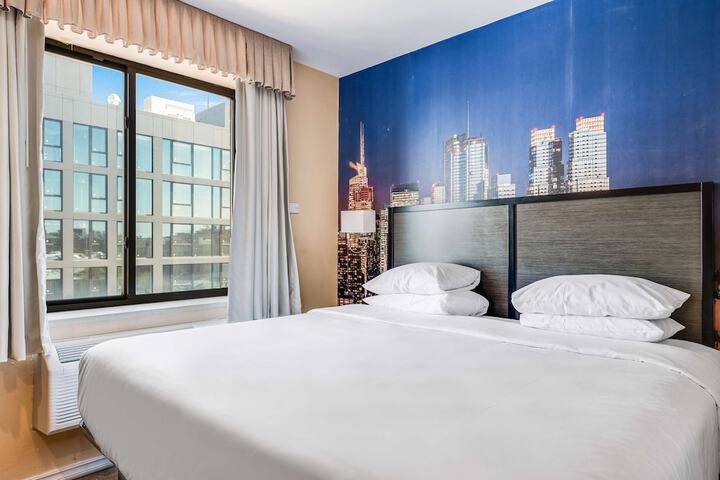 1 King Bed (5 of 7)