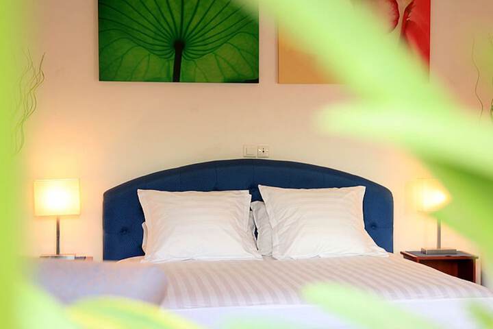 Room 4 of 28