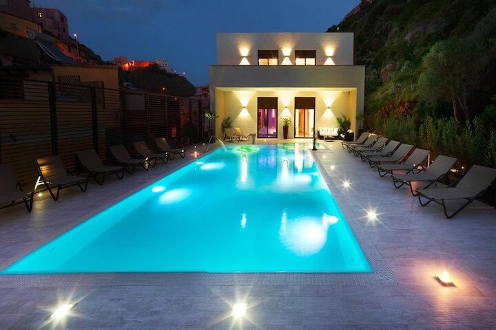 Pool 190 of 221