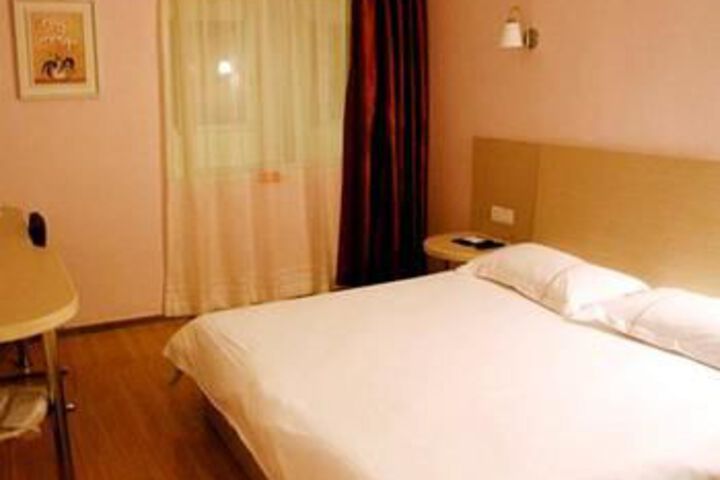 Room 9 of 29