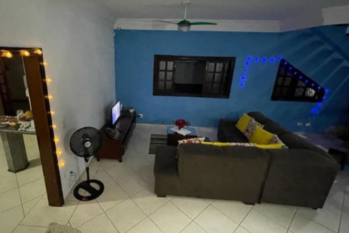 Room 5 of 12