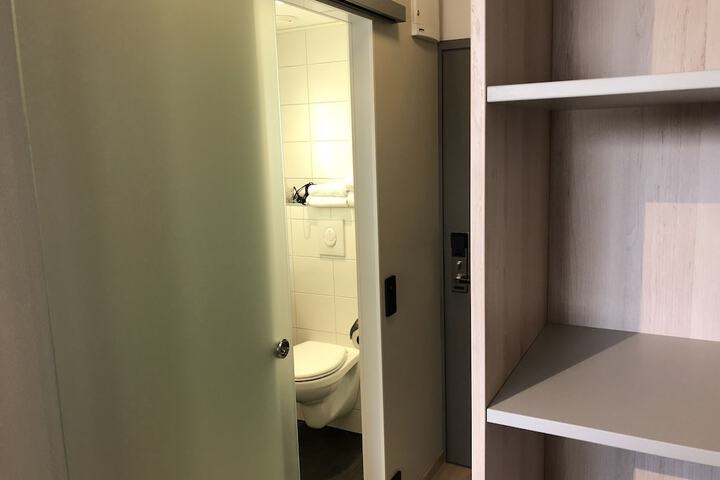 Room 19 of 64