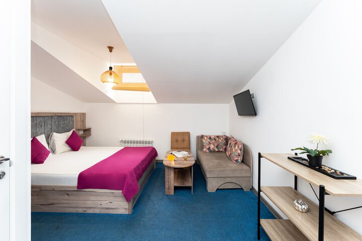 Room 119 of 175