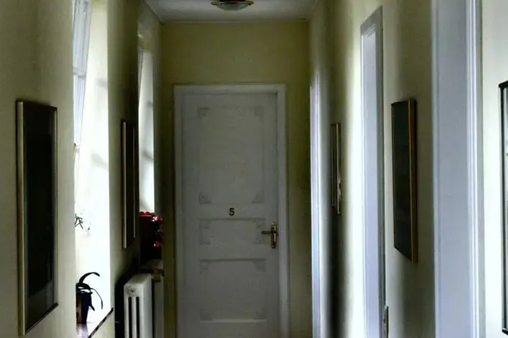 Room 8 of 14