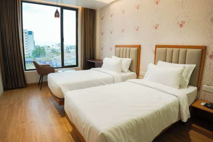 Room 16 of 33