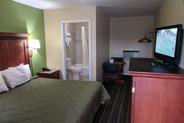 Room 5 of 18