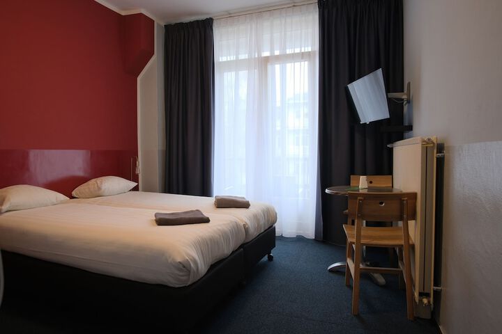 Room 71 of 82