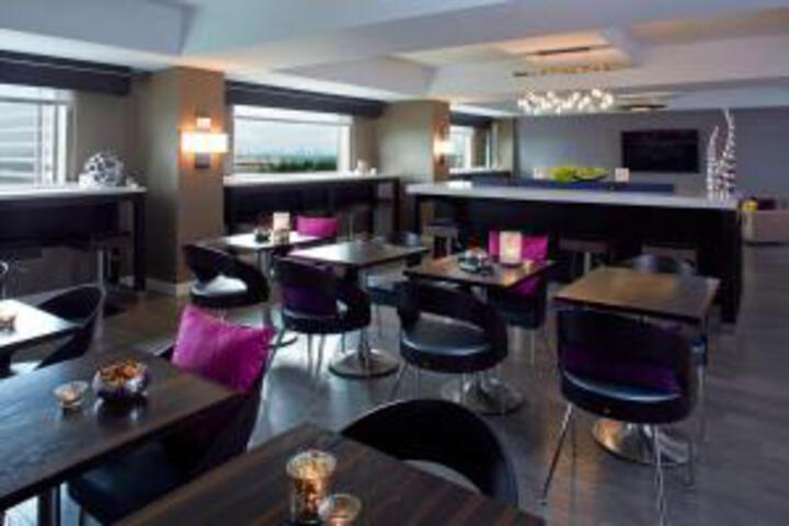 Lounge 18 of 35