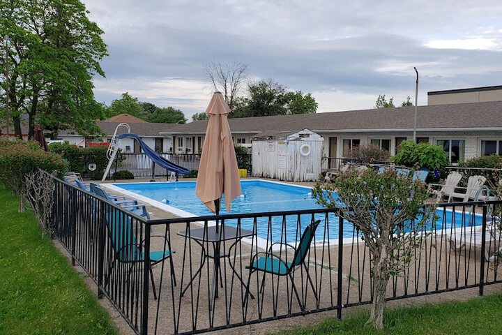 Pool Hotel