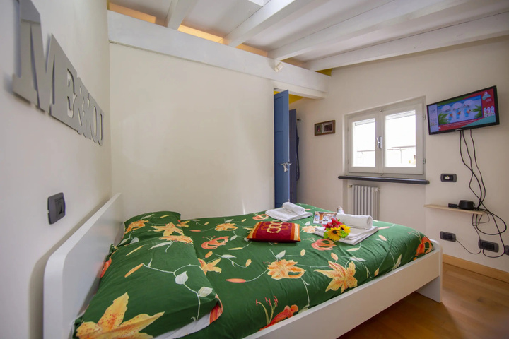 Room 7 of 25