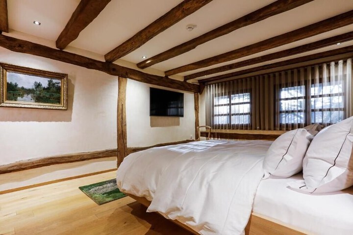 Room 6 of 46