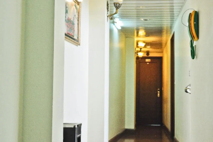 Room 12 of 19