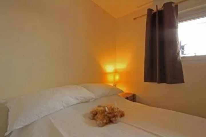 Room 5 of 12