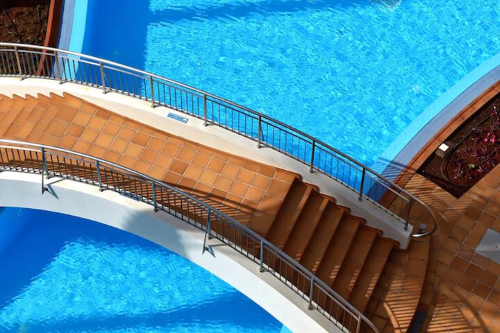 Pool 142 of 411
