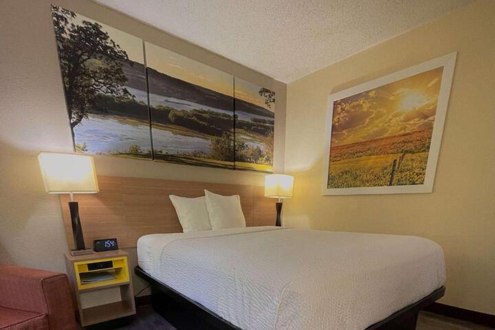 Double Accessible Queen Size Bed (2 of 3)