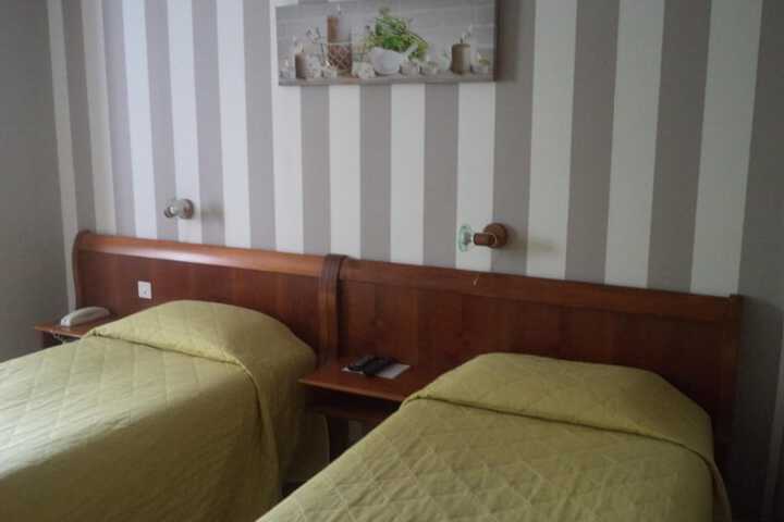 Room 15 of 37